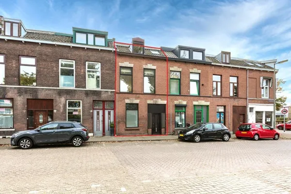 Tussenwoning te koop: Willem Brouwerstraat 8, Noletbuurt Schiedam