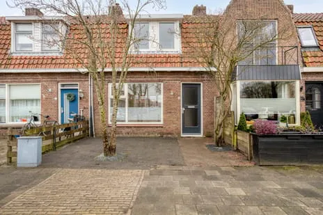 Tussenwoning te koop: Willem de Zwijgerstraat 92, Sperkhem en industrieterrein Houkesloot Sneek