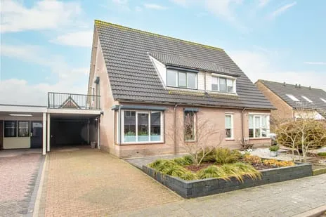 Twee-onder-één-kap te koop: Willem van Oranjestraat 46, Poederoijen Poederoijen