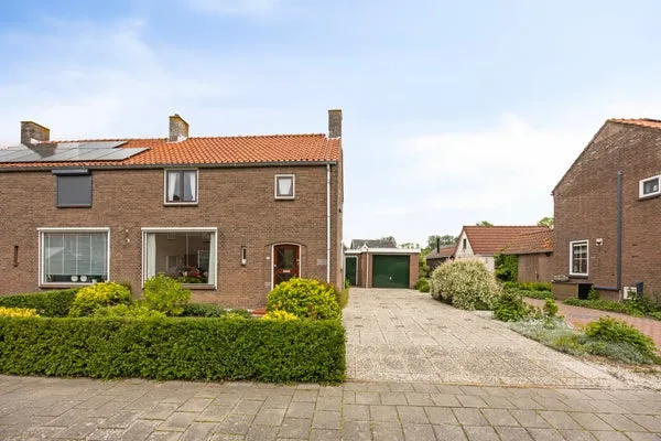 Twee-onder-één-kap te koop: Willemstraat 24, Kern Zuidland Zuidland