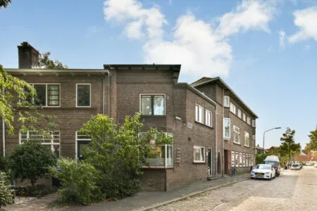 Tussenwoning te koop: Willemstraat 54, Dordrecht