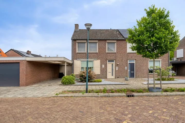 Twee-onder-één-kap te koop: Willibrordusstraat 32, Oud-Loon Loon Op Zand