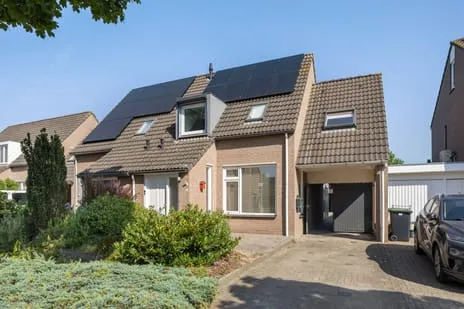 Tussenwoning te koop: Willibrordusweg 35, Esch Esch