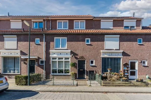 Tussenwoning te koop: Willigenakkerstraat 15, Veldhoven