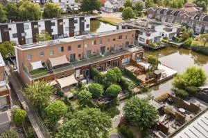Tussenwoning te koop: Willy den Oudenstraat 35, Rotterdam