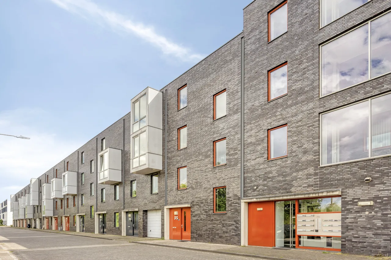 Tussenwoning te koop: Wilniserf 35, Tilburg