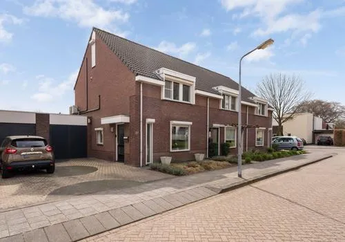 Tussenwoning te koop: Windmolen 37, Weert