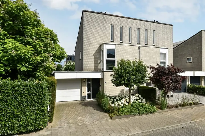 Corner house for sale: Winterjan 1, Huyekamp Elst (Ge)