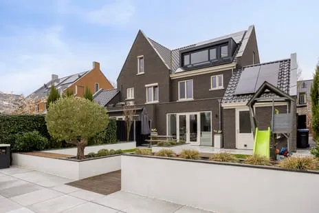 Twee-onder-één-kap te koop: Wismar 22, De Hilst Hattem
