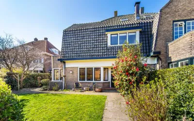 Twee-onder-één-kap te koop: Wladimirlaan 21, Prins Hendrikkwartier Bussum