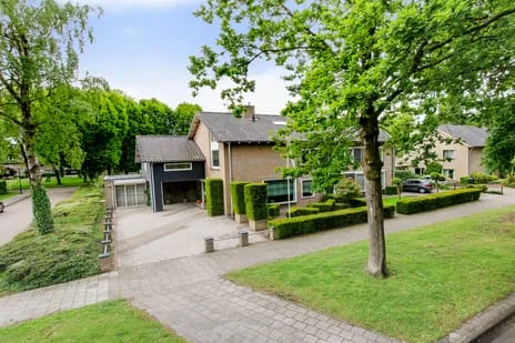 Hoekwoning te koop: Woeringenlaan 8, Meerdijk Waalwijk