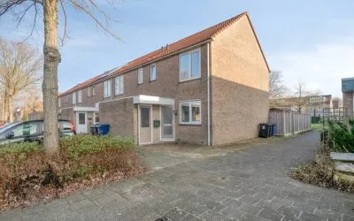Hoekwoning te koop: Wollegrasweg 45, Kruidenwijk Midden-west Almere