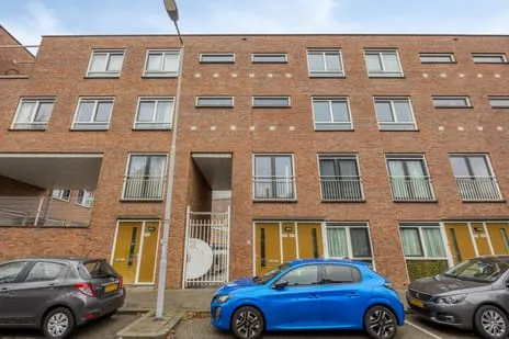 Appartement te koop: Wolphaertsbocht 374, Tarwewijk Rotterdam