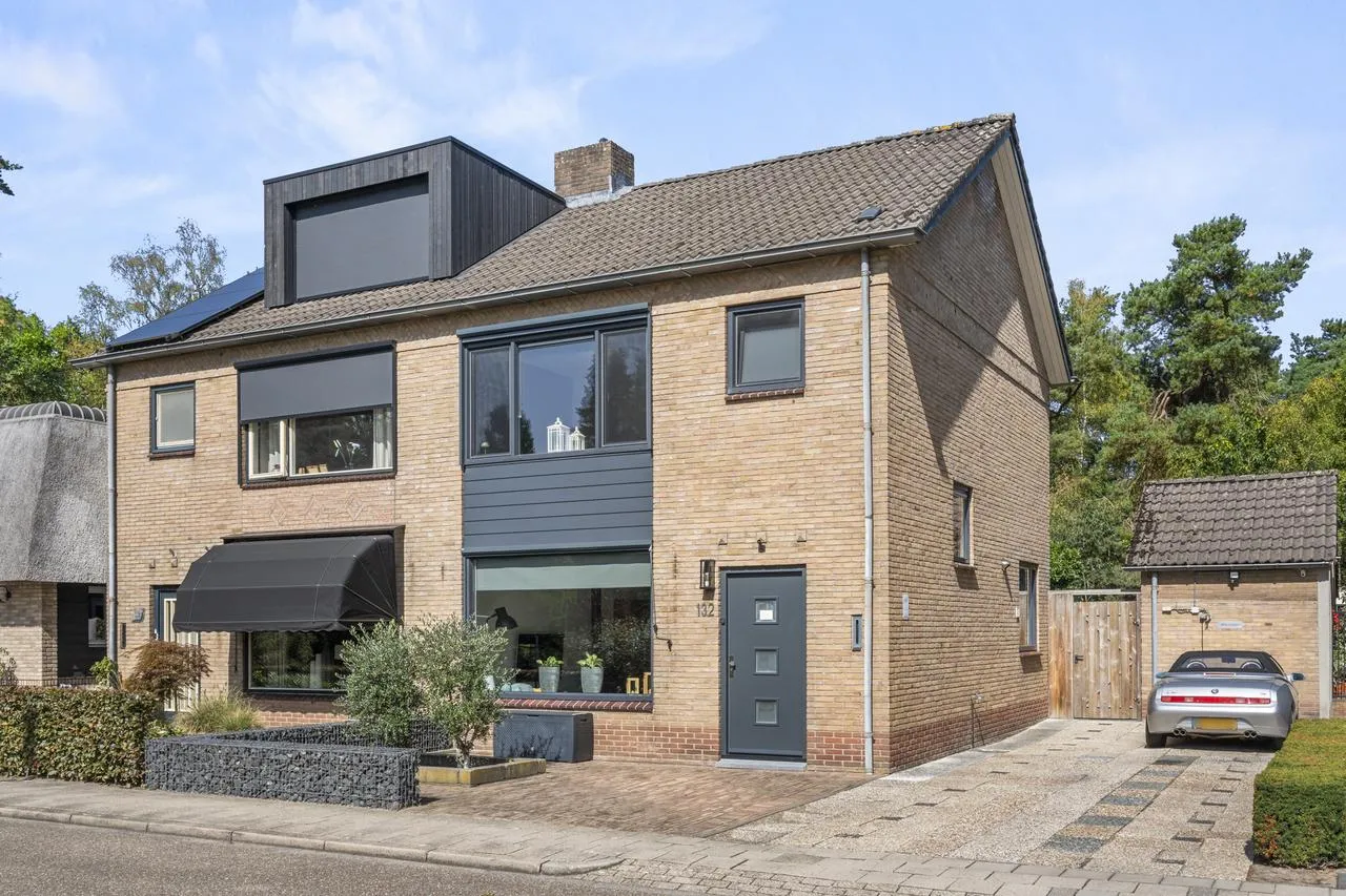 Twee-onder-één-kap te koop: Wolweg 132, Stroe