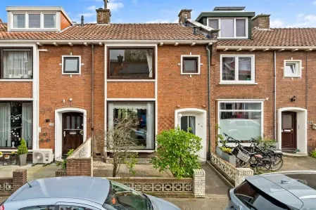 Tussenwoning te koop: Wormerveerstraat 222, 'S-Gravenhage