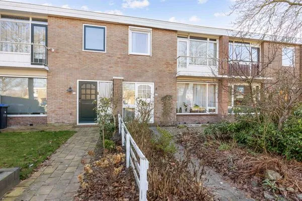 Tussenwoning te koop: Worp Tjaardastraat 119, Sneek