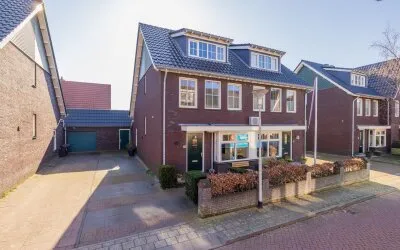 Twee-onder-één-kap te koop: Wouda 44, Vossepolder Hillegom