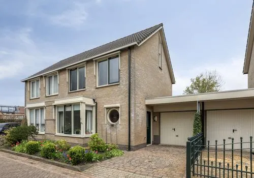 Tussenwoning te koop: Wouter Berthoutlaan 31, Etten-Leur