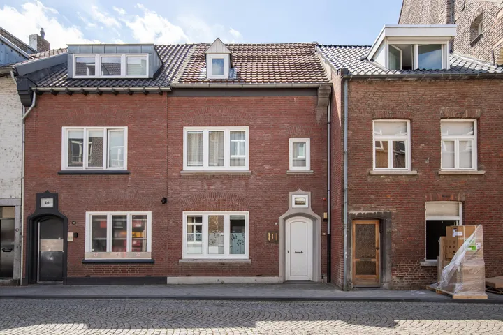 Tussenwoning te koop: Wycker Grachtstraat 44, Wyck Maastricht