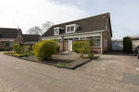 Tussenwoning te koop: Ylostinslaan 73, Nijezijl-Roodhem Ijlst