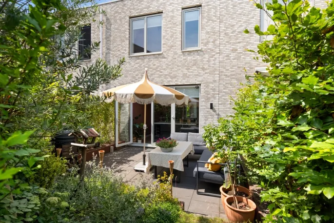 Terraced house for sale: Yoka Berrettyhof 8, Bospolder Rotterdam