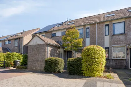 Tussenwoning te koop: Ypesteinerlaan 60, Zuid Oost Heiloo