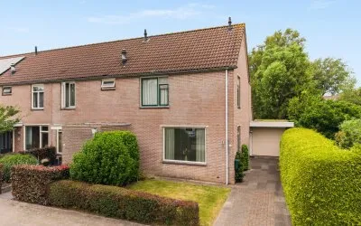 Hoekwoning te koop: Ypk fan der Fearwei 2, Westeinde Leeuwarden