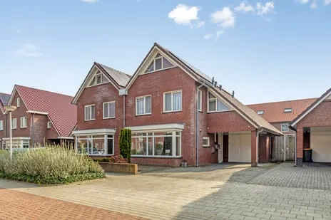 Twee-onder-één-kap te koop: Zadelmaker 14, De Graven Es Oldenzaal