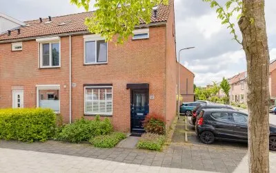 Hoekwoning te koop: Zadelmaker 44, Ambachtenbuurt-West Alphen Aan Den Rijn