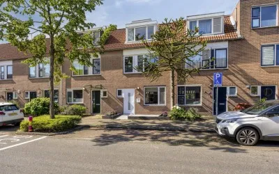 Terraced house for sale: Zadelmaker 90, Ambachtenbuurt-Oost Alphen Aan Den Rijn
