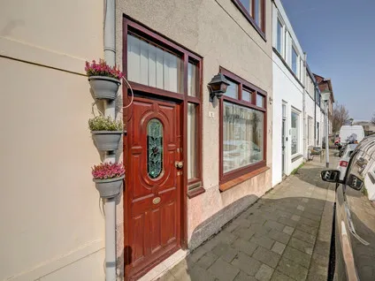 Tussenwoning te koop: Zalmstraat 15, Noletbuurt Schiedam