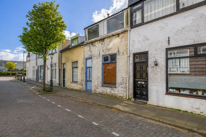 Tussenwoning te koop: Zalmstraat 32, Noletbuurt Schiedam