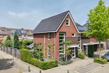 Twee-onder-één-kap te koop: Zand Arabiëweg 1, 't Zand Venlo