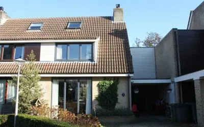 Tussenwoning te huur: Zanderijlaan 18, Drie Papegaaien Wassenaar