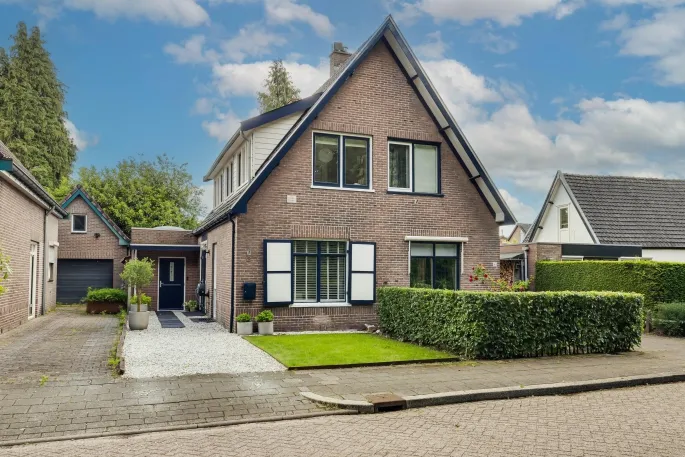 Twee-onder-één-kap te koop: Zandloperweg 13, Sprengenbos Apeldoorn