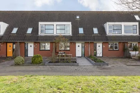 Tussenwoning te koop: Zandoogje 8, Duinterpen Sneek