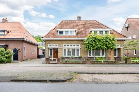 Corner house for sale: Zandstraat 107, Meilust Zuid Bergen Op Zoom