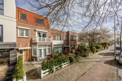 Tussenwoning te koop: Zandvoortselaan 60, Zandvoortselaan en Berkenrode en omgeving Heemstede