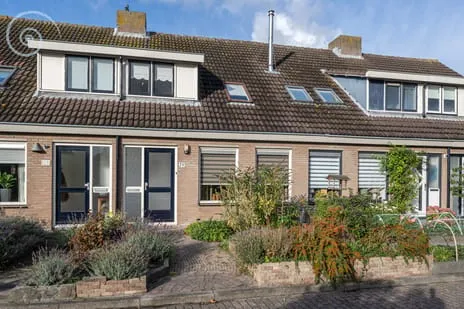 Tussenwoning te koop: Zeebrekersweg 29, Ouddorp centrum Ouddorp