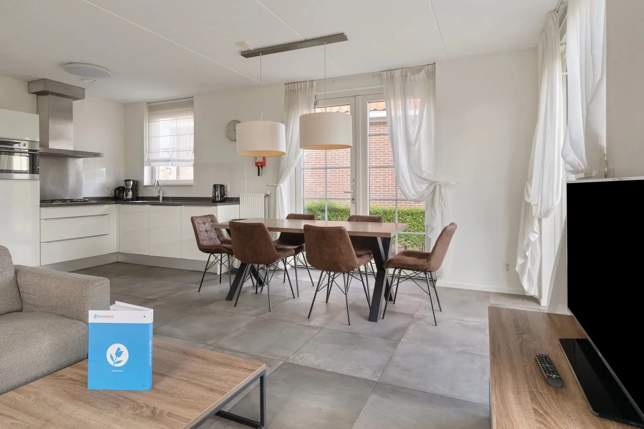 Vrijstaande woning te koop: Zeedijk 2-357, Uitdam