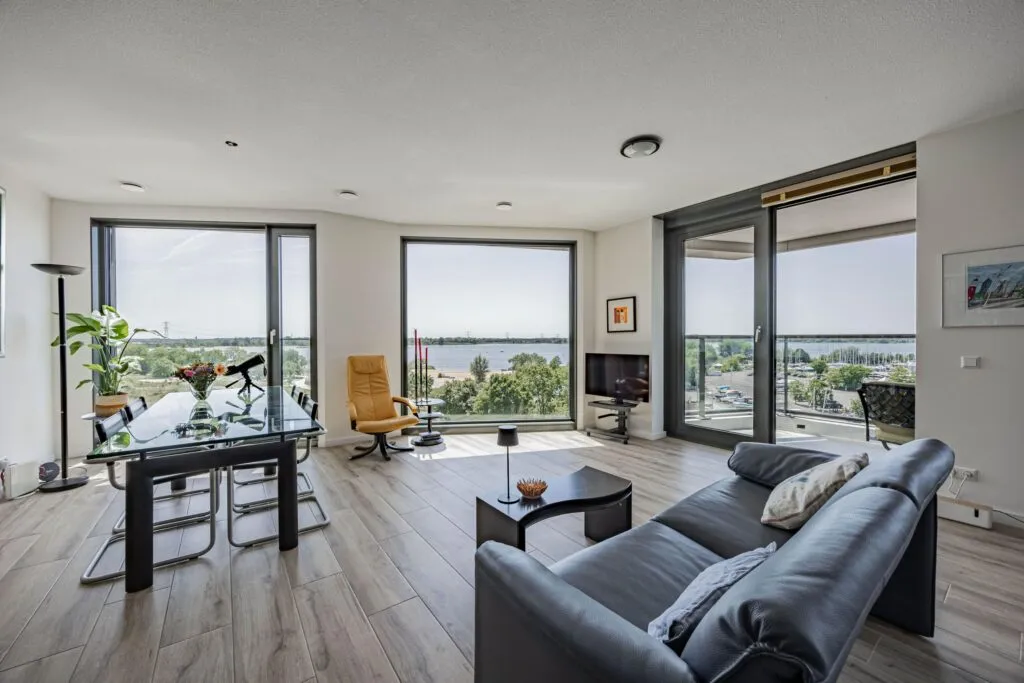 Appartement te koop: Zeeduinweg 231, Almere