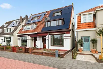 Twee-onder-één-kap te koop: Zeestraat 239, Creutzberglaan Beverwijk
