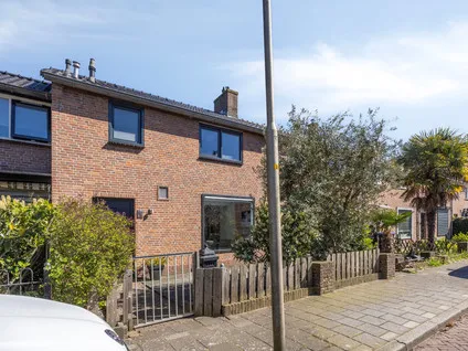 Tussenwoning te koop: Zeeuwstraat 11, Duinvlietbuurt Velsen-Noord