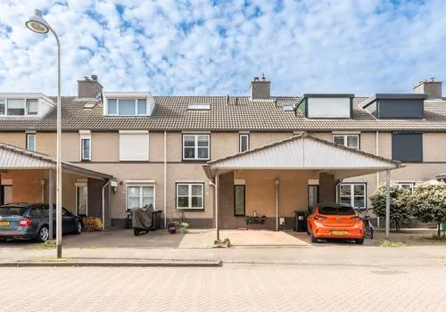 Tussenwoning te koop: Zeezigt 5, Buytenstee Diemen
