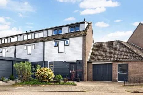Tussenwoning te koop: Zeggemeen 77, Weidewaard Harderwijk
