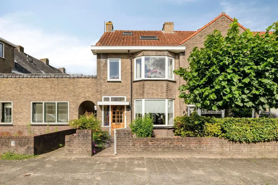 Hoekwoning te koop: Zeisstraat 1, Breda