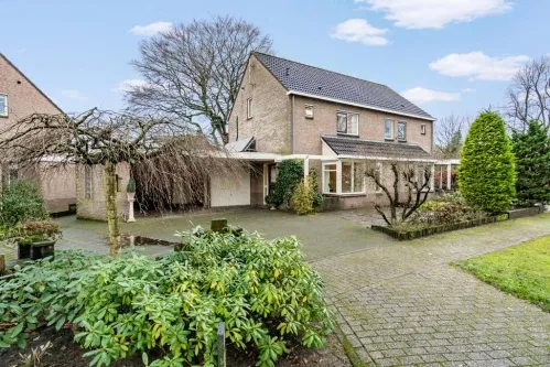 Twee-onder-één-kap te huur: Zeisweg 4, Wijthmen Zwolle