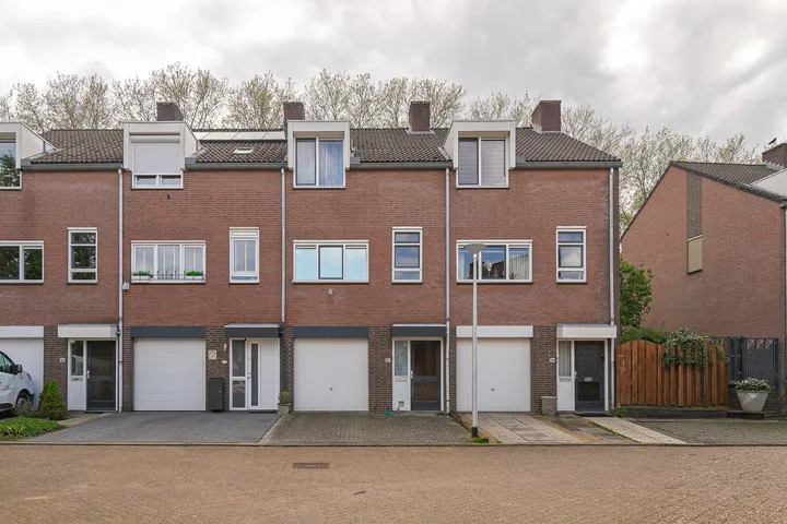 Tussenwoning te koop: Zeskant 197, Zeswegen Heerlen