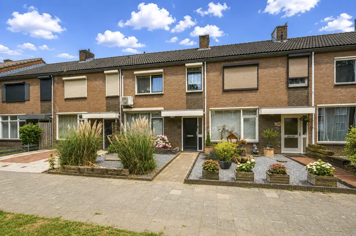Terraced house for sale: Zeskant 24, Zeswegen Heerlen