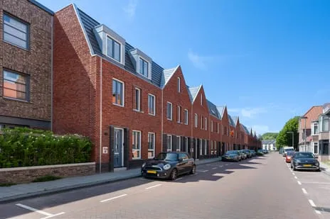 Terraced house for sale: Zestienhovensekade 156H, Overschie Rotterdam